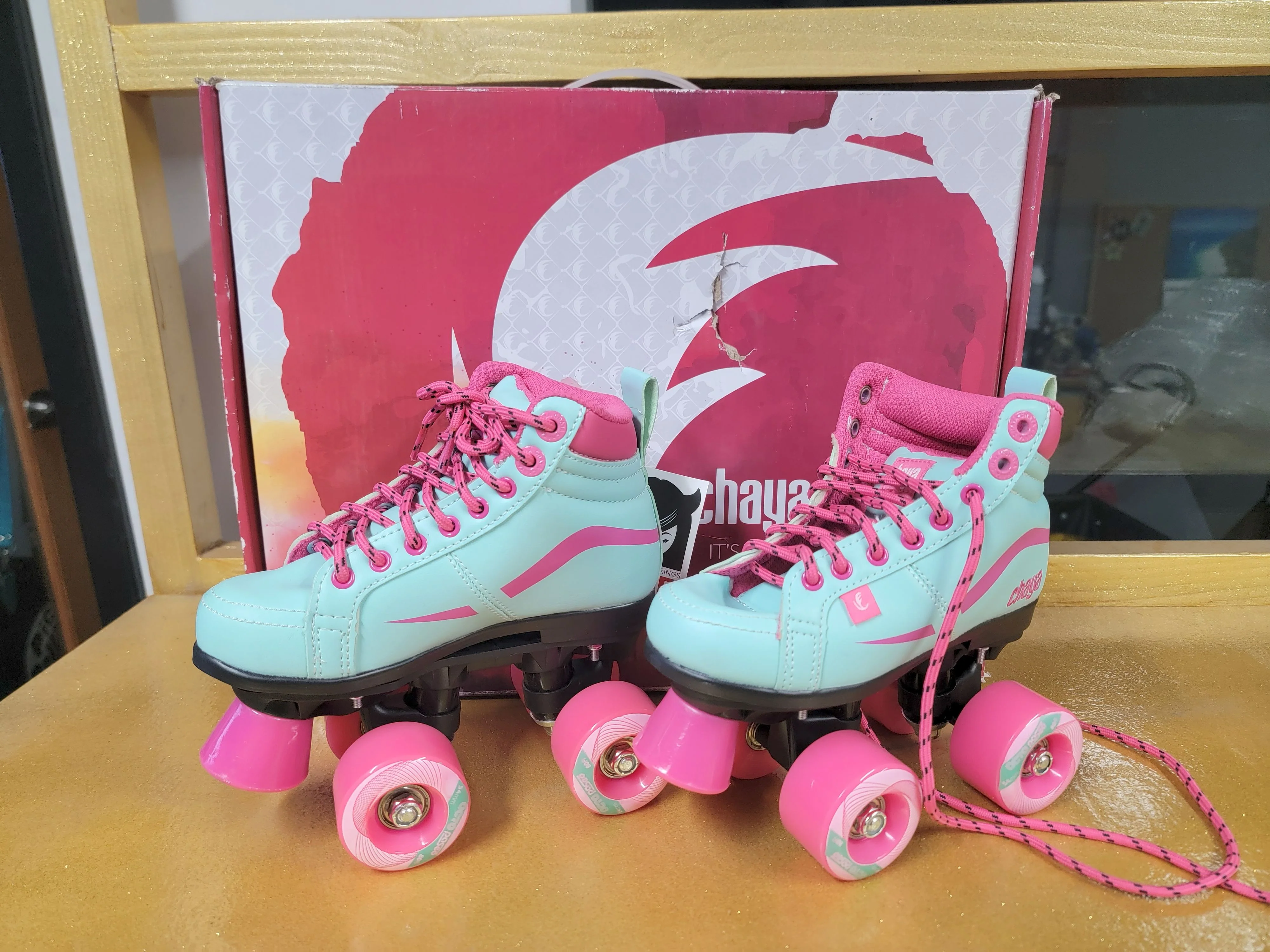 BRAND NEW CHAYA KID SKATES (KID SIZE 2)