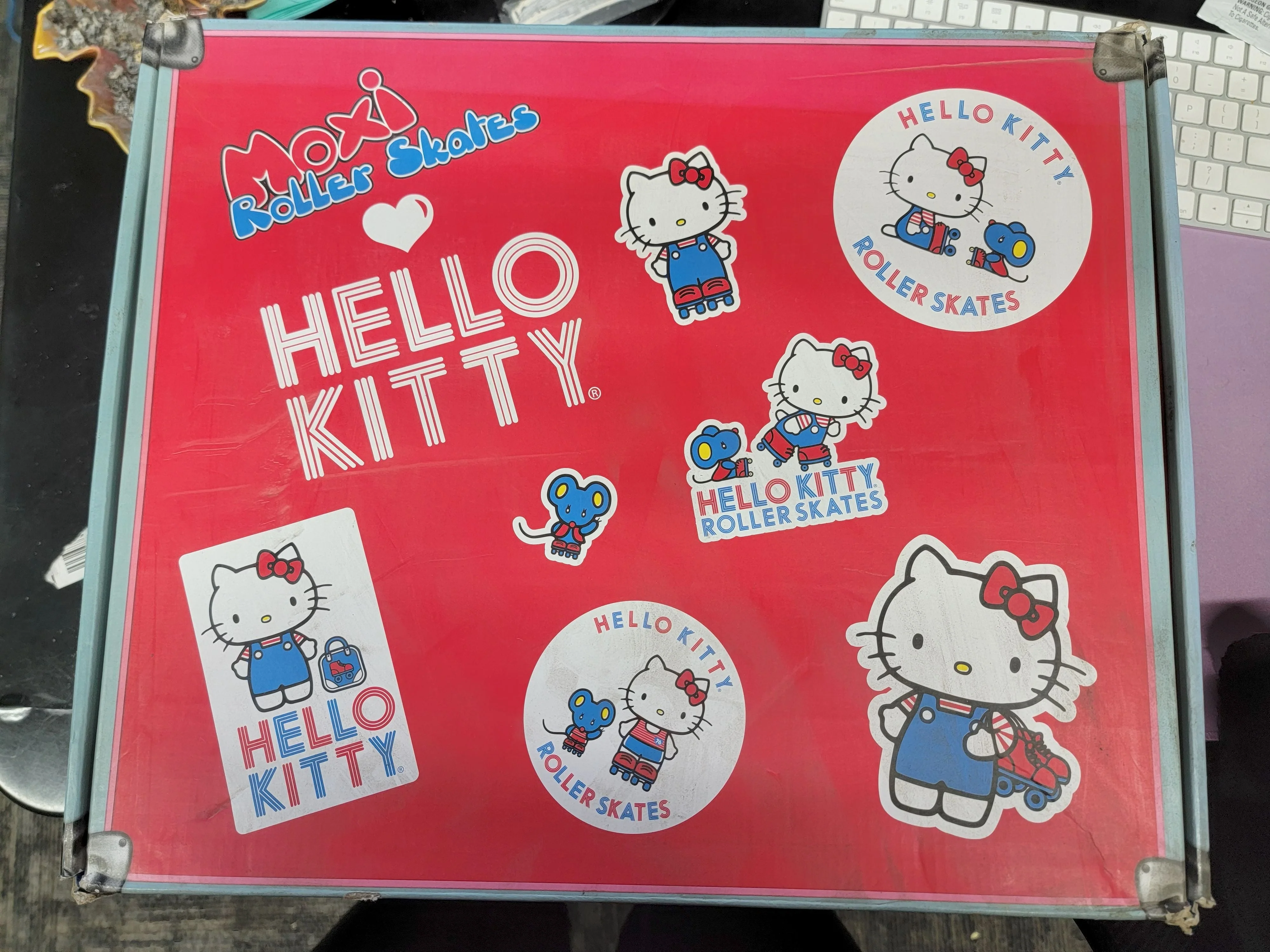 **RARE LIMITED EDITION **Moxi x Hello Kitty Collab Roller Skates Size 8 - Image 3