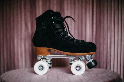 Moonlight Roller Skates - BLACK Kids 3 - Image 2